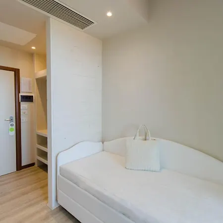 Mona Lisa ホテル カットーリカ