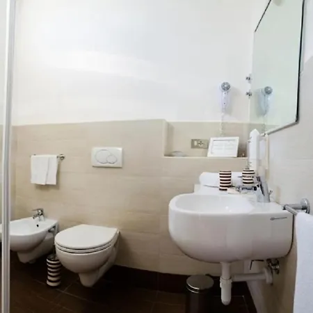 Mona Lisa ホテル カットーリカ