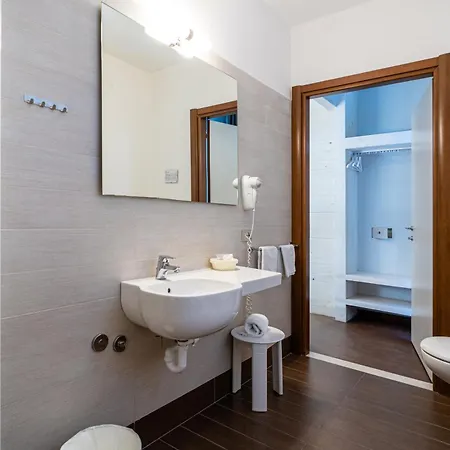 Mona Lisa Hotel 3*