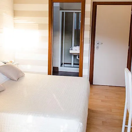 Mona Lisa ホテル カットーリカ