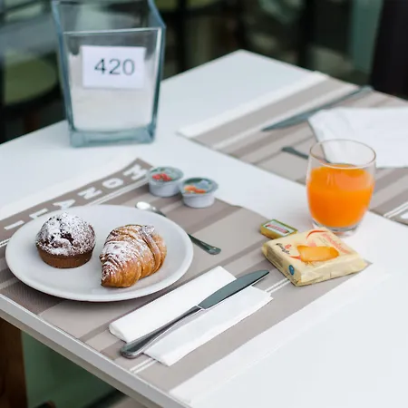 Mona Lisa ホテル 3*