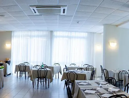 Mona Lisa Hotel 3*